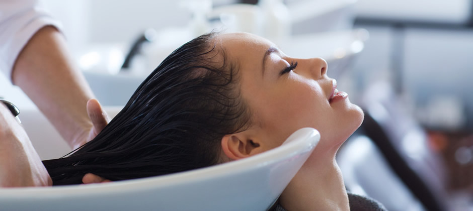 Haare waschen mit Massage